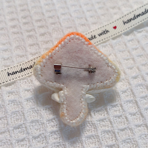 Handmade Cute Felt Mushroom Brooch Nature-Inspired Accessory Gift