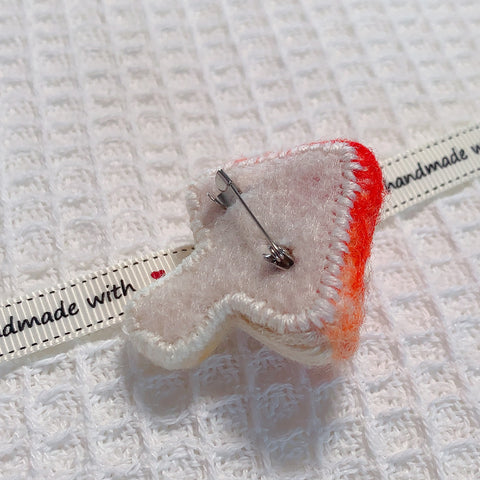 Handmade Cute Felt Mushroom Brooch Nature-Inspired Accessory Gift