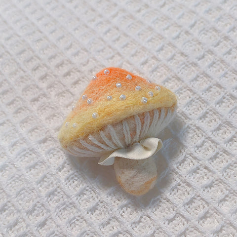 Handmade Cute Felt Mushroom Brooch Nature-Inspired Accessory Gift
