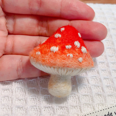 Handmade Cute Felt Mushroom Brooch Nature-Inspired Accessory Gift